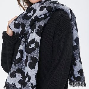 “New” gray and black leopard scarf